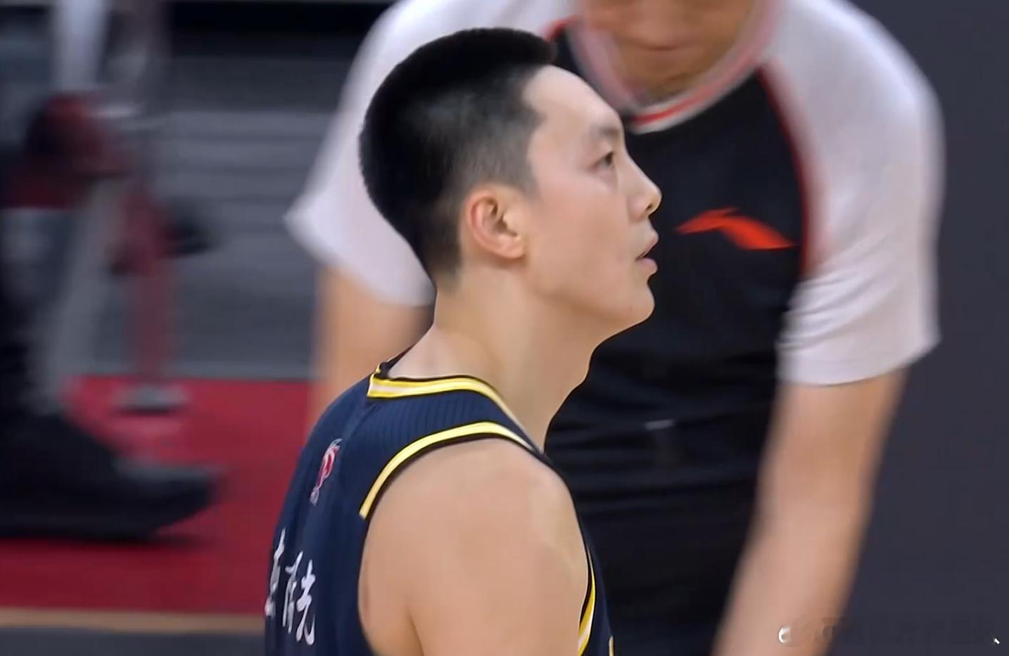 广东男篮vs北控男篮 胡明轩今天半场13分，本赛季至今单场最高得分是14分。 