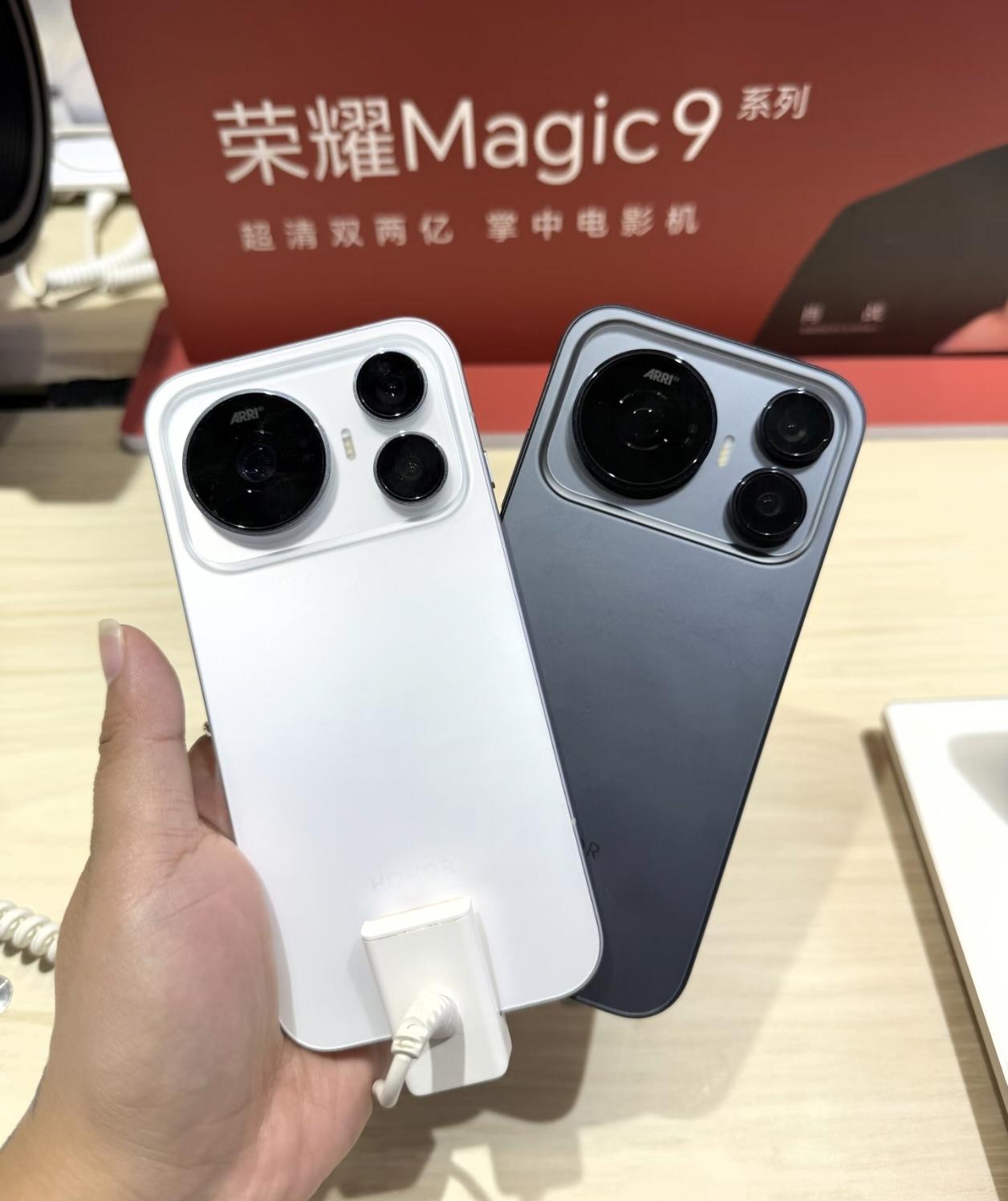 荣耀Magic9系列为什么卖的好？愿意和用户一起杠！
最近有网友说Magic卖的