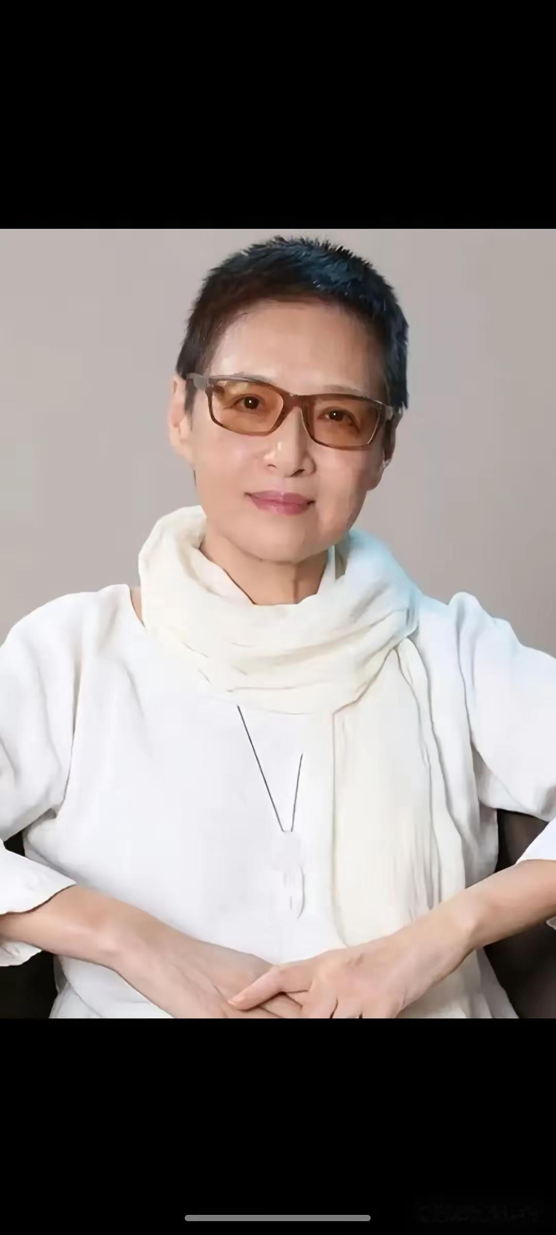 王铎：胡茵梦还是非常受人敬重的
