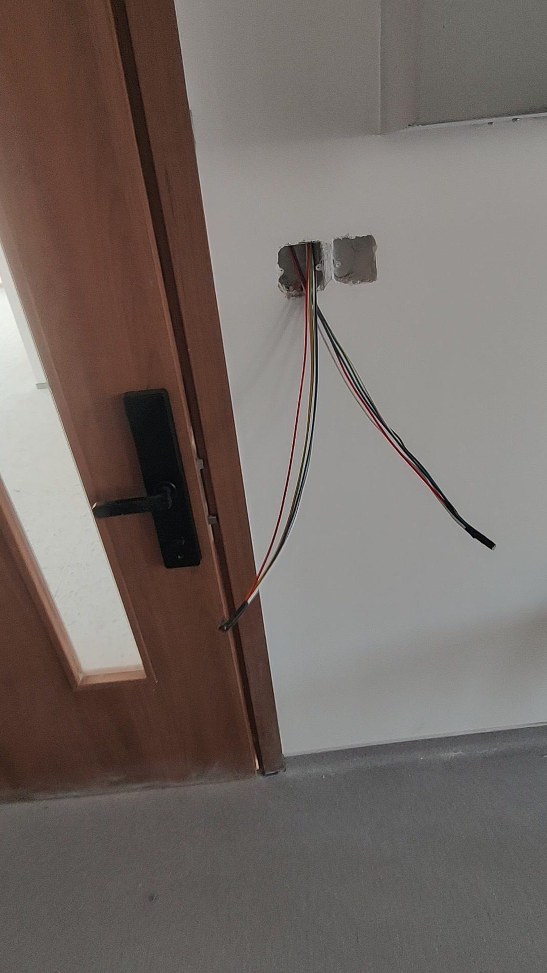 🔧电工师傅看过来！这个双控开关接线图一般人看不懂，我瞅着这线就头疼，10根、1