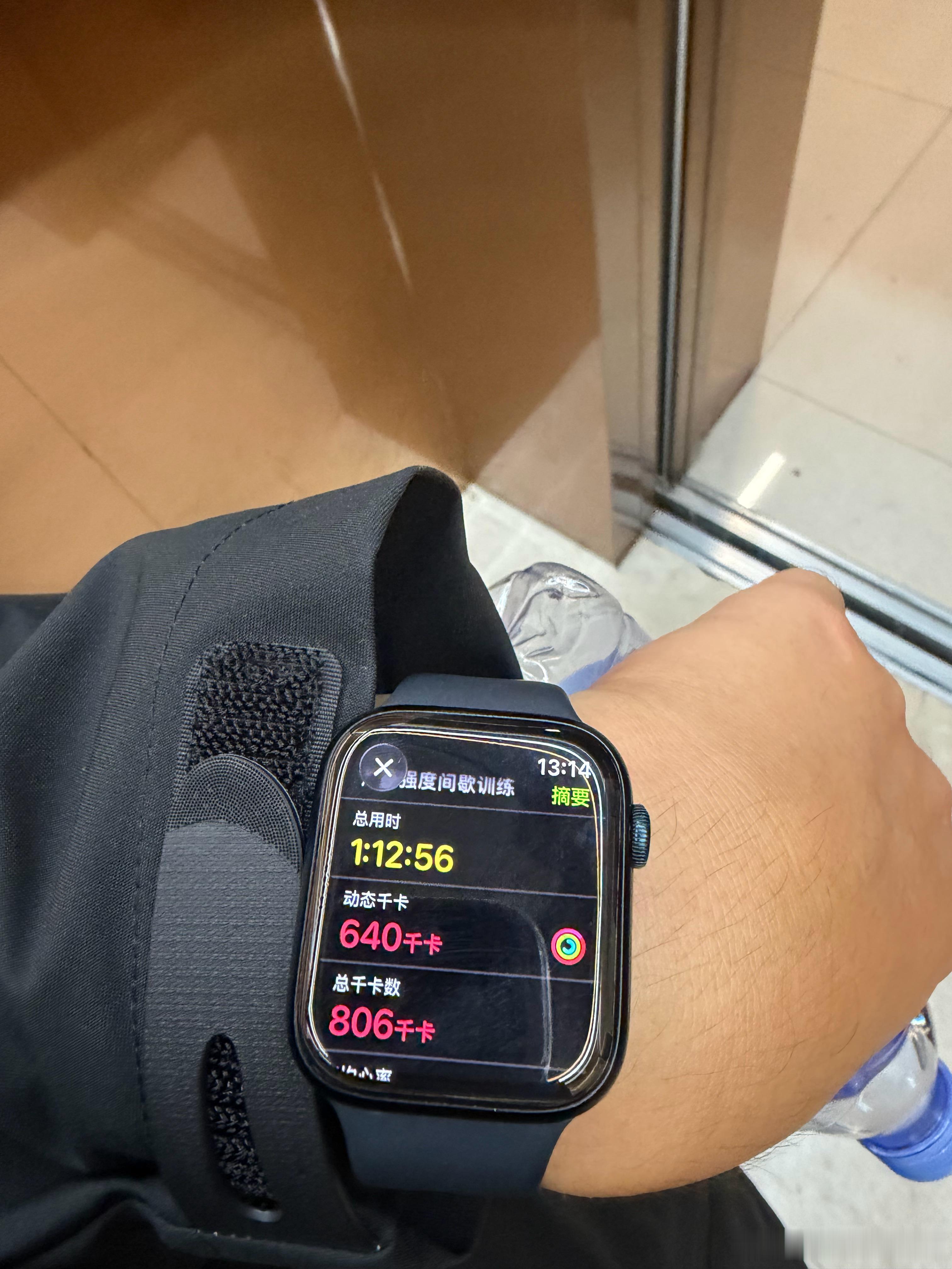 换了新健身房果然不行，效率低太多了，看花眼了都[跪了] ​​​