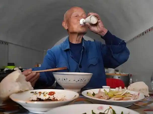 中老年人要戒酒吗？医生提醒：55岁后，牢记“3不喝”，或许更长寿！




“医