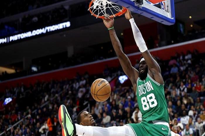 当联盟还在讨论“没有塔图姆的绿军能走多远”时，他们已经用一场27分17板3帽的野