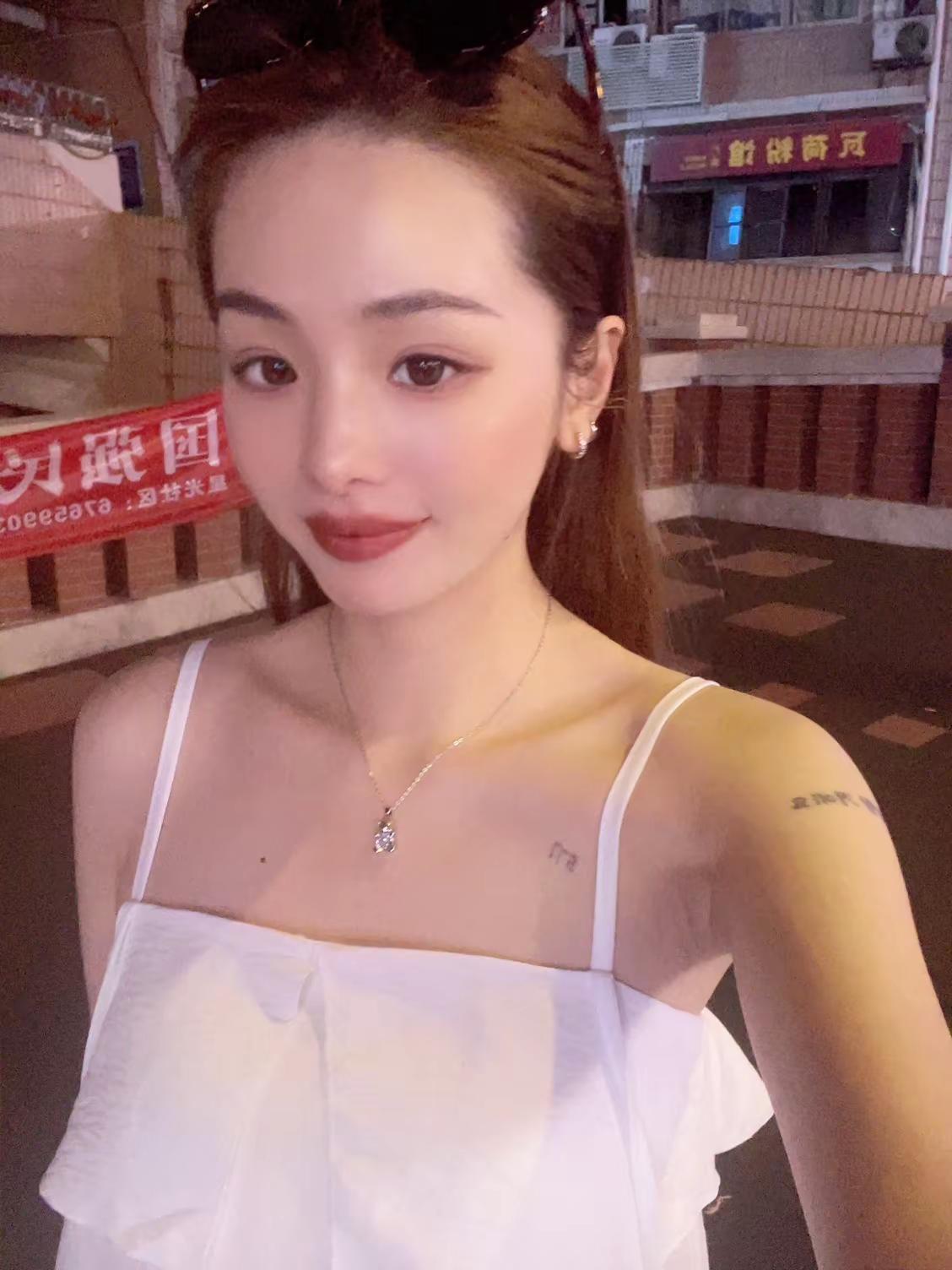 香港著名心理医生🧑‍⚕️白色吊带穿搭