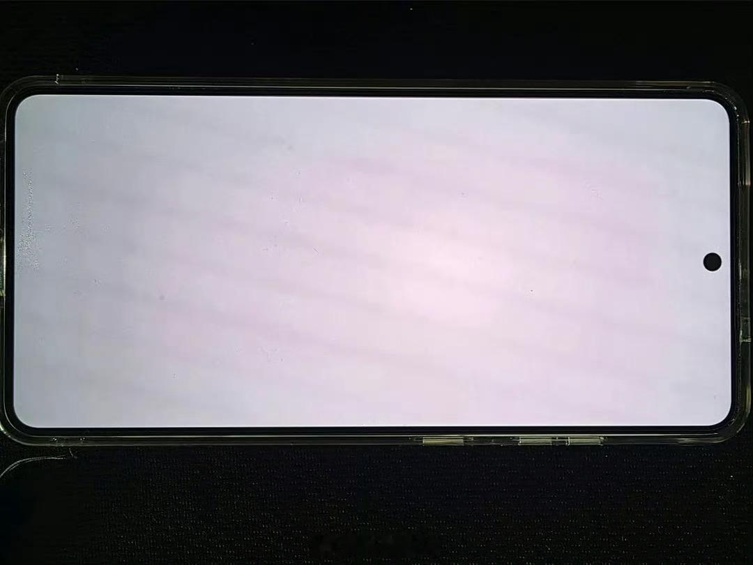 三星承认S26Ultra屏幕局部发红问题简单讲，就是三星S26 Ultra 屏幕