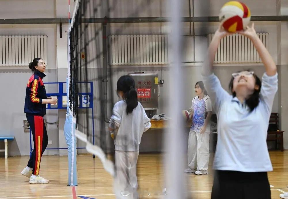 南开果老师上线朱袁张1块2毛9中国女排 袁心玥 