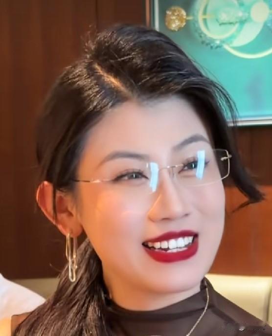 千年之狐，东北米女，礼兰悄悄问圣僧，女儿美不美？圣僧道：女儿凤眼皓齿，实在太美，