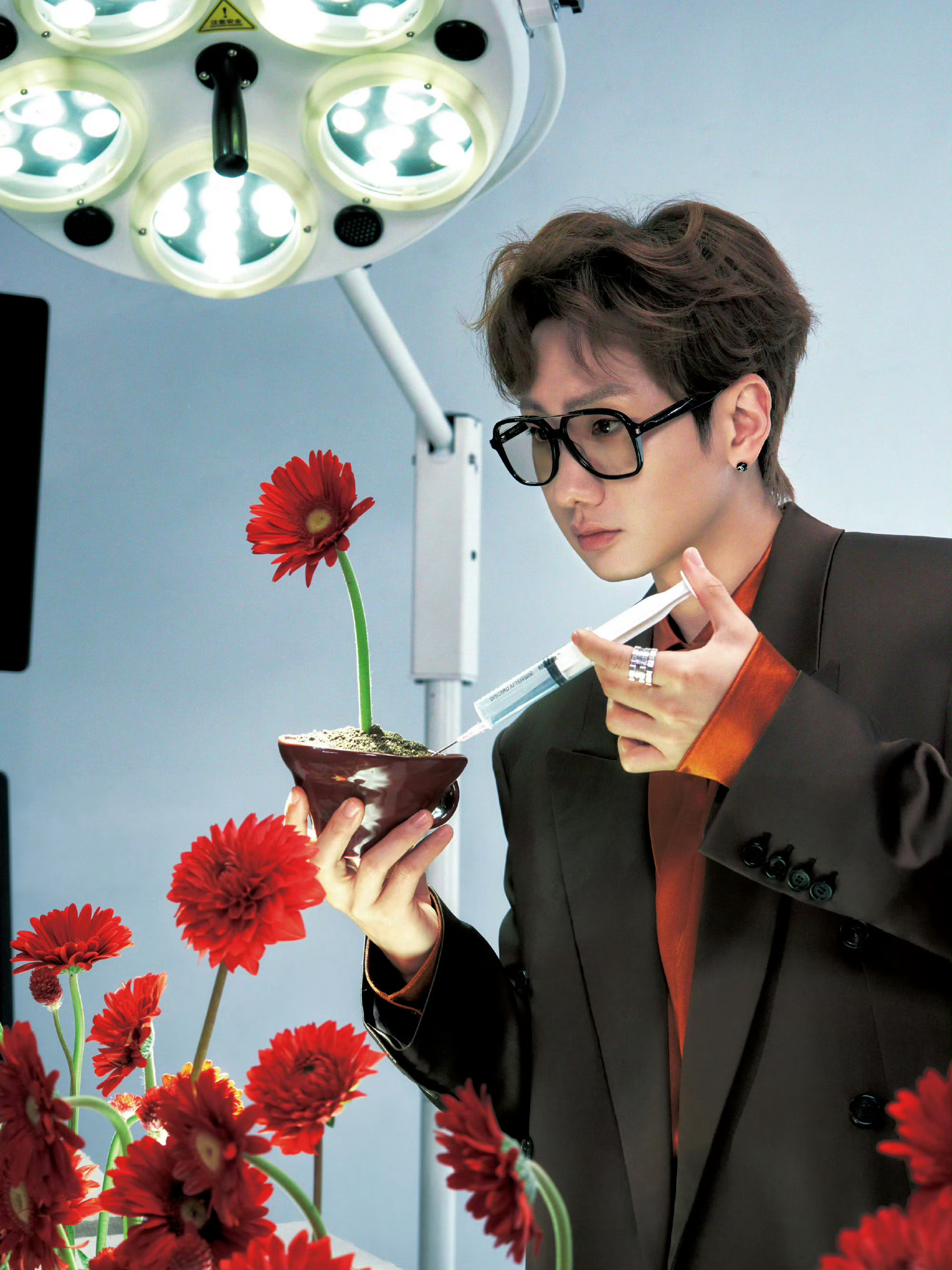 汪苏泷陈哲远撞衫大震惊！汪苏泷陈哲远魏大勋微博之夜同款造型撞衫，品牌这是库存告急