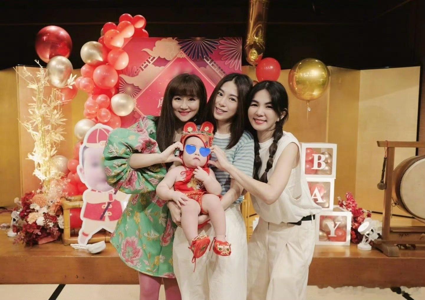#差点没认出来Selina# Selina晒SHE出道23周年合照哈哈哈哈齐刘海