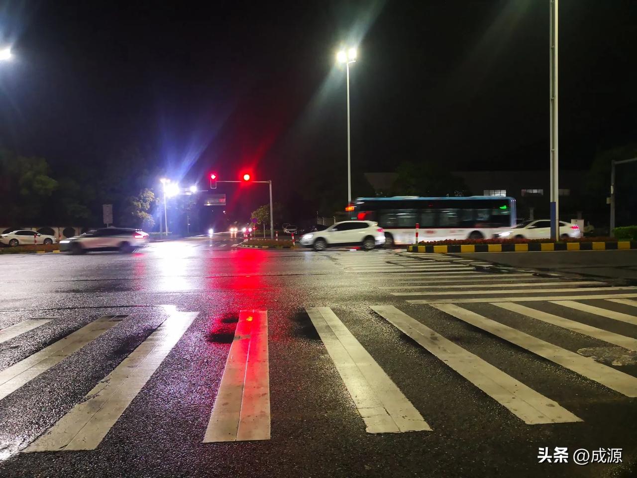 会开车与不会开车的人思维完全不一样
你有没发现，会开车和一个不会开车的思维方式是