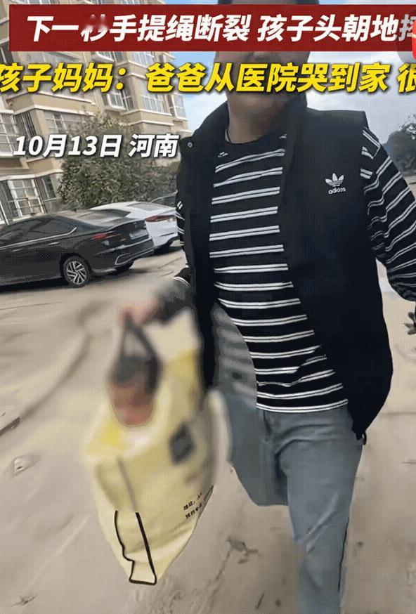 哭笑不得！河南，一宝爸为哄宝宝不哭，就把小宝宝装进手提袋里哄着玩儿。果然，小宝宝