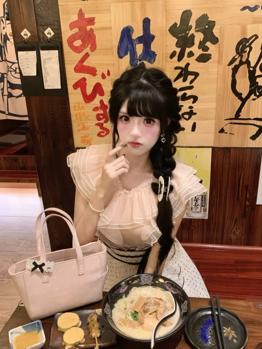 日系穿搭在现实中看真的很奇怪吗
