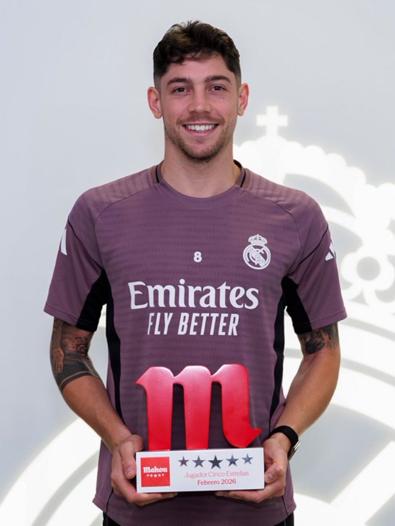 皇马 巴尔韦德和他的月最佳球员奖杯⭐ 