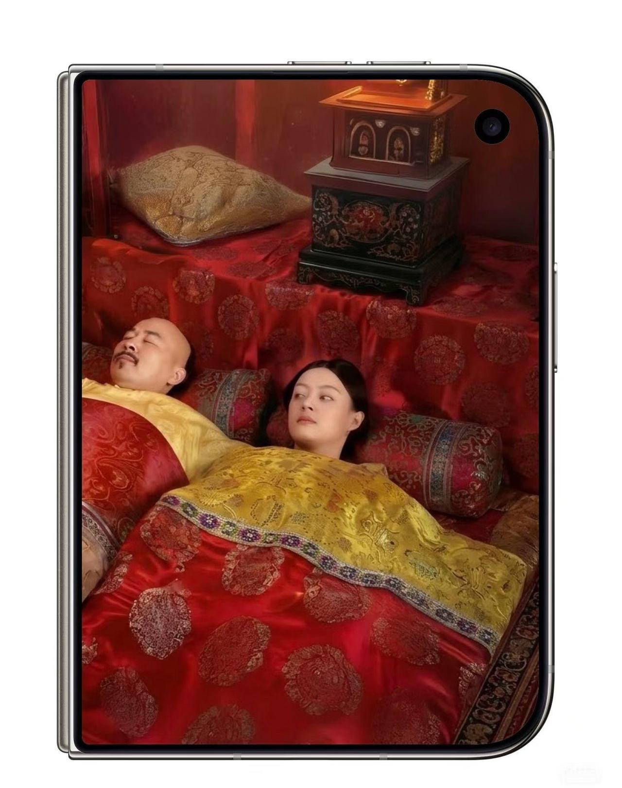 我宣布最适合iPhone Duo的壁纸出现了！
折叠和展开后的壁纸，只能说现在网