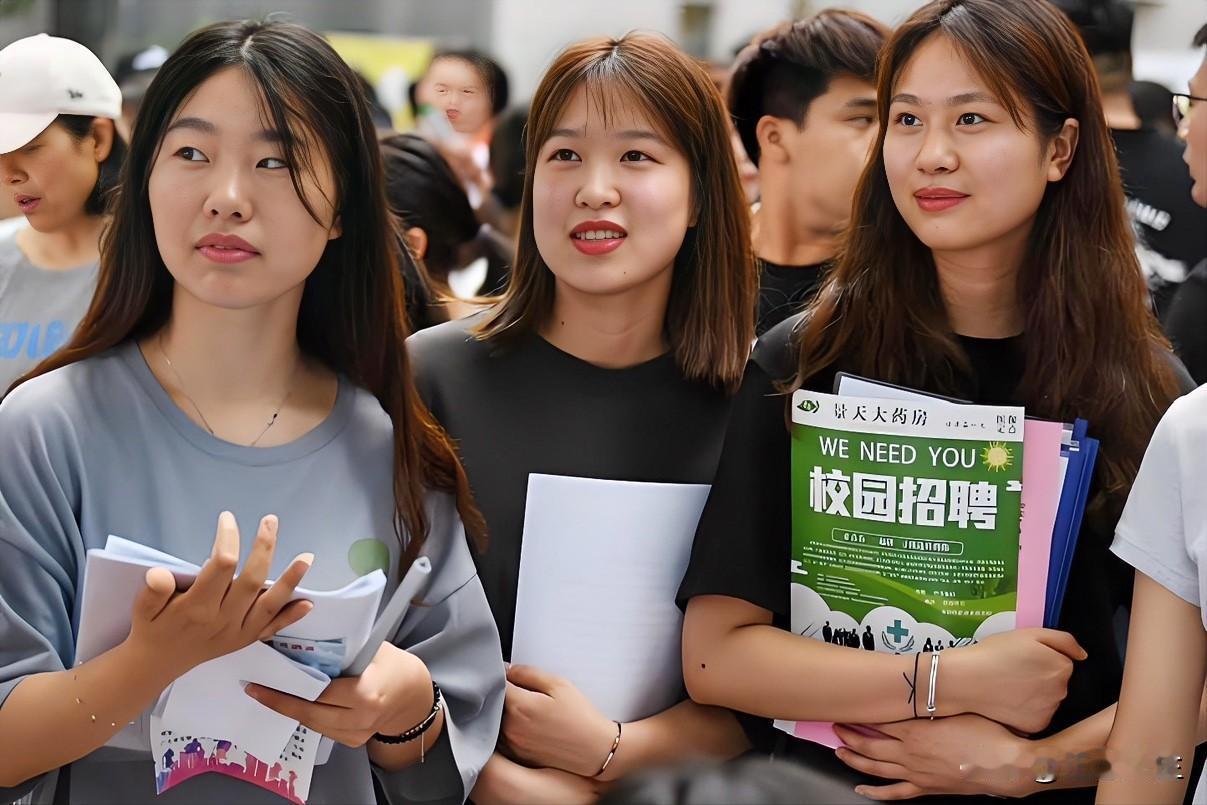 企业正式职工是在变少吗？真相不是简单下降，而是结构性大变局

不少人产生一种错觉