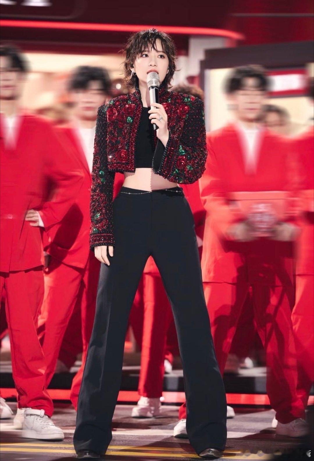 李斯丹妮又杀回湖南卫视了 李斯丹妮官宣亮相湖南卫视跨年演唱会啦！那个舞台上魅力四