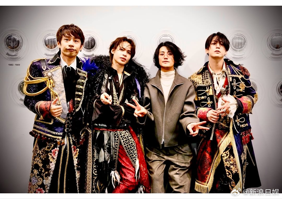 赤西仁在个人SNS公开了与KAT-TUN成员龟梨和也、上田龙也、中丸雄一的合照。