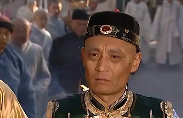 1730年，雍正将三哥胤祉全家囚禁，胤祉大发牢骚说：“我有什么罪？不就是在怡亲王