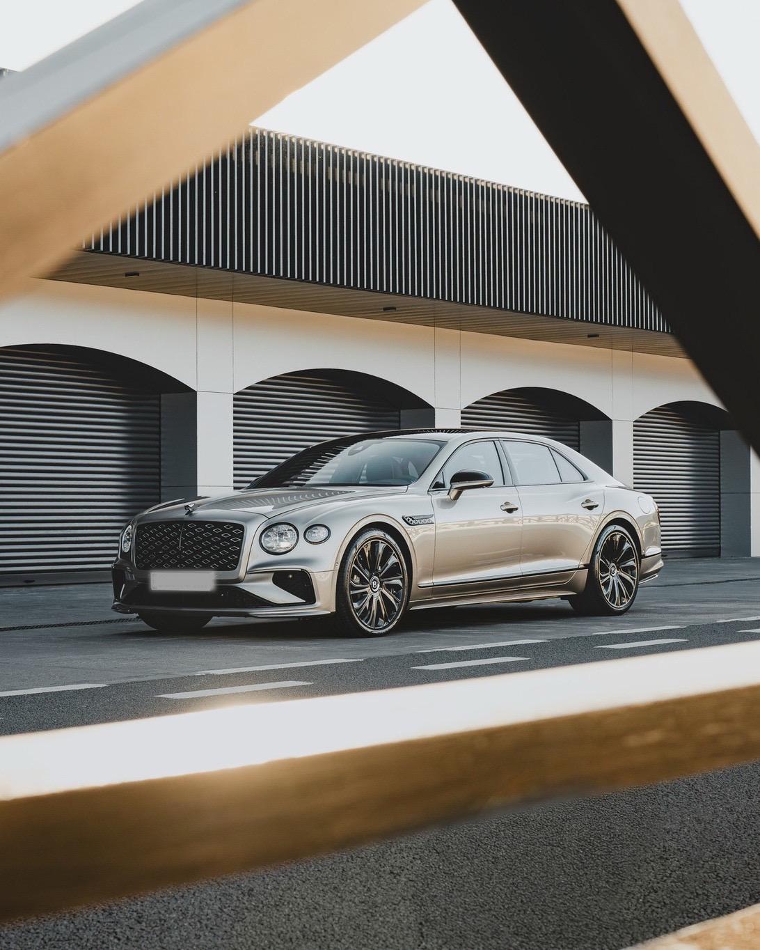 如何拒绝宾利飞驰的高级与优雅！无论外观还是内饰 每一寸都彰显着满满的细节魅力。