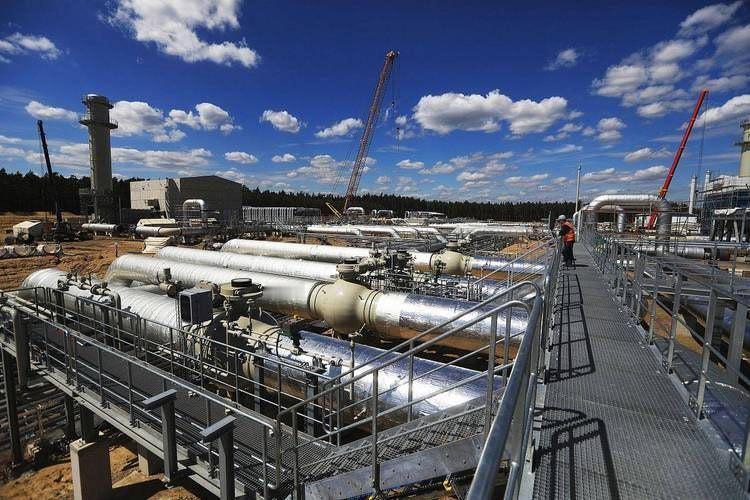 江苏华电赣榆LNG接收站项目作为国家天然气基础设施互联互通重点工程，其首座储罐已