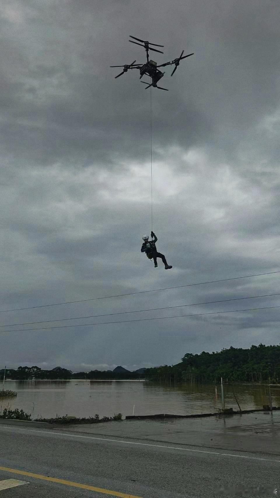 看广西洪灾中的救援硬核科技 神兵天降 