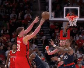 火箭第3节的最大变化：
北京时间12月12日，火箭三节呀罢80-82落后快船，说