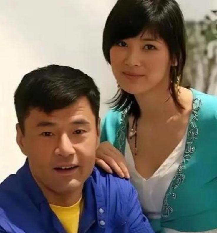 于荣光这桩离婚，最扎心的不是分了 5000 万，是它把一个幻觉戳破了：婚姻里零绯