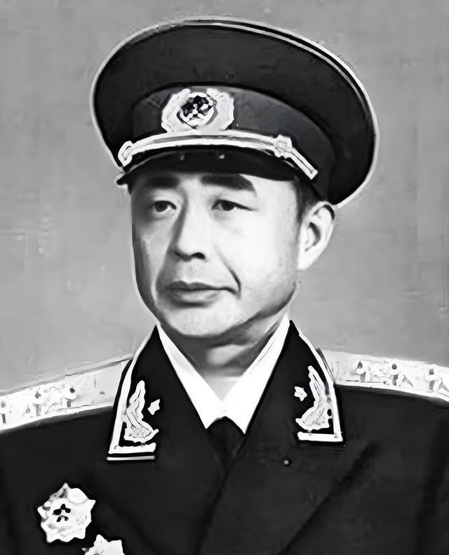 1949年9月10日，毛泽东接见了程潜、陈明仁，谈话时毛问陈：是从政，还是从军？