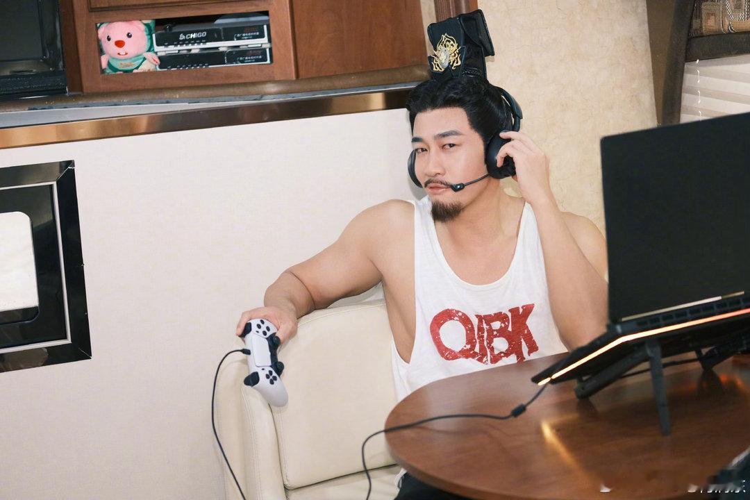 何润东谢太傅结局何润东谢太傅下线谢太傅谢怀归下线，何润东展现扎实演技。角色拥有双