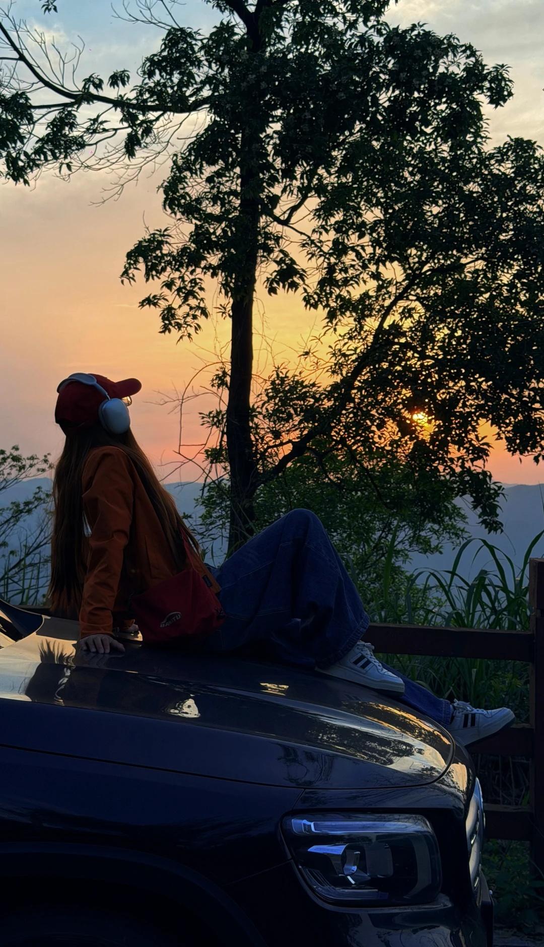 花都梯面百丈山 ，可以开车直达山顶
📍定位：花都高百丈（免门票 要收停车费）