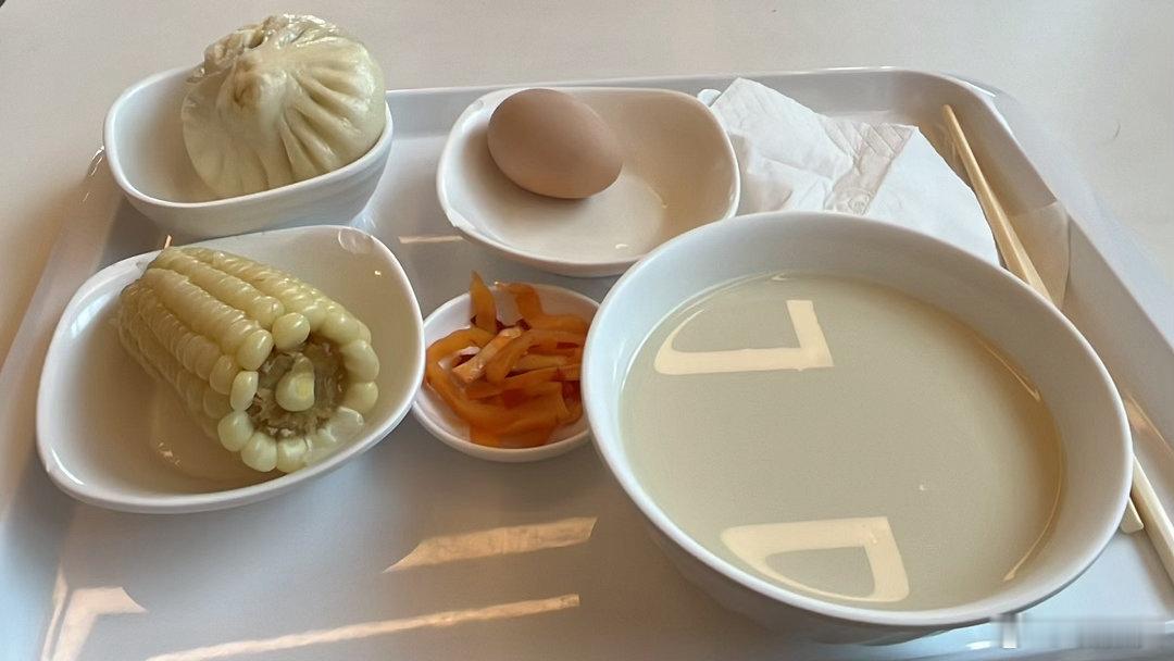 自从在今年意识到，每天三顿饭不用都吃得那么正经之后，在时间上获得了极大的自由。比