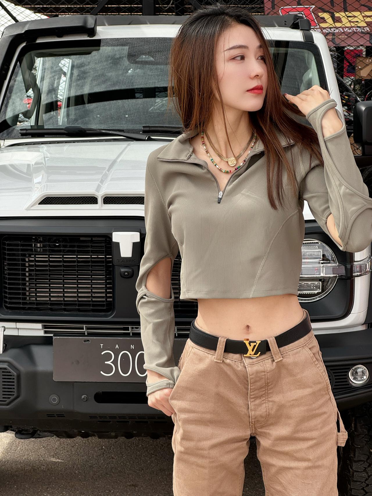 这个女人叫小野，仔细看她的上衣【来自懂车帝车友圈】