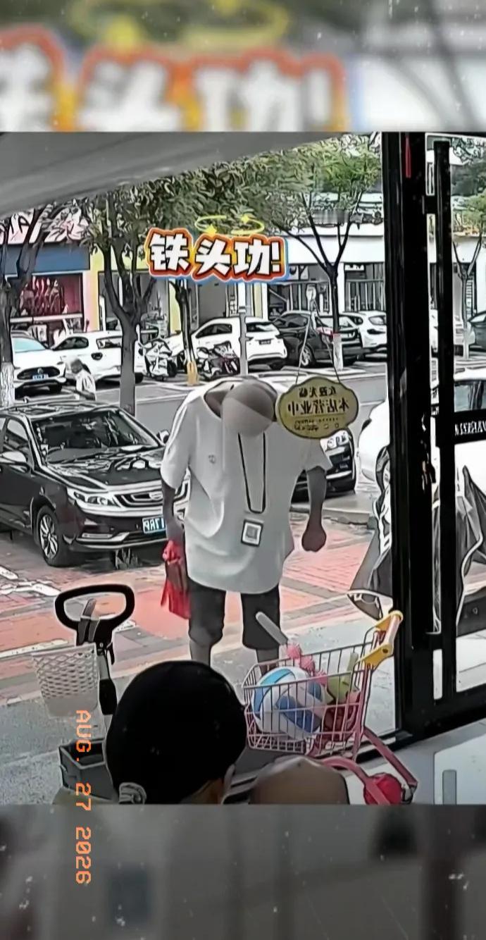 那个拿脑袋咣咣撞玻璃的大爷，今天有律师把账算明白了：就算他当场撞出脑震荡，店主也