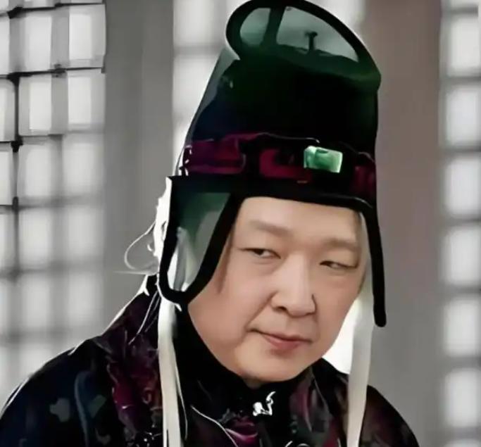 835年，唐文宗才退朝就被一群宦官硬架着带走，大宦官仇士良凑到皇帝脸前狠骂：“是