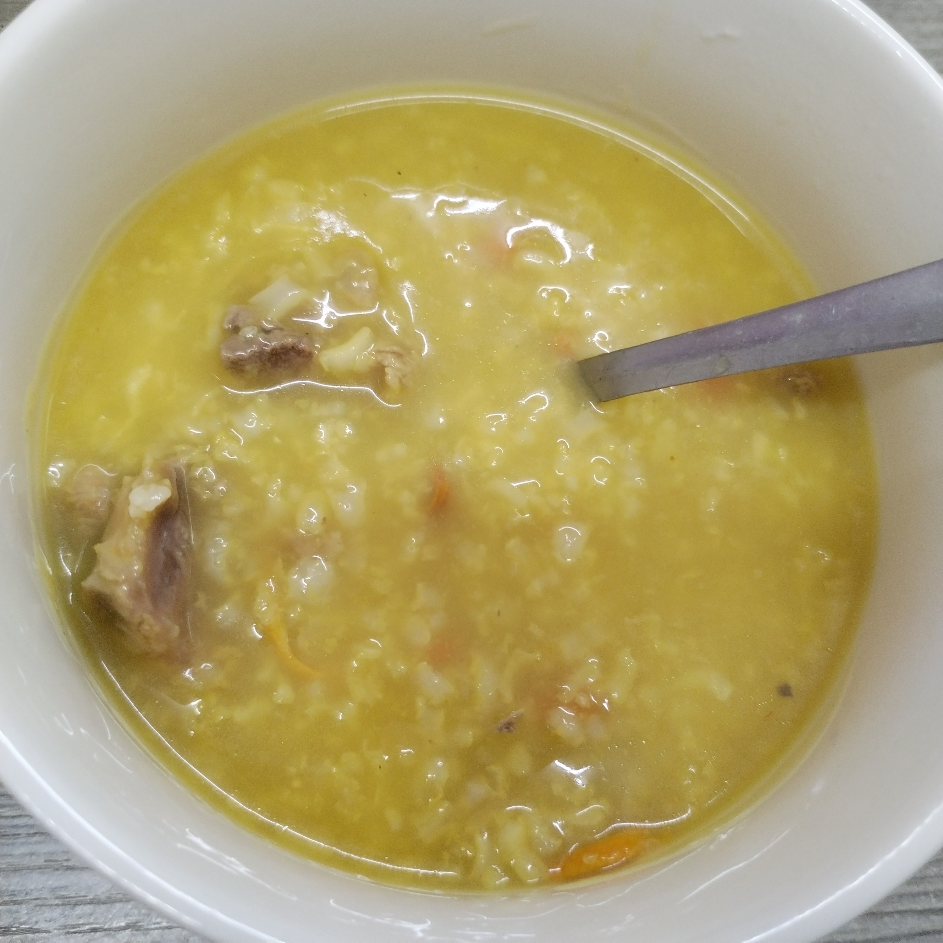 今日员工餐，排骨粥 