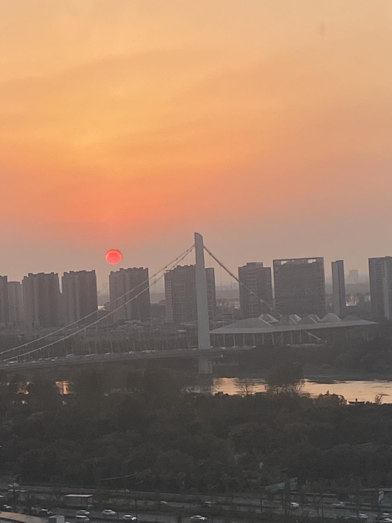 夕阳无限好
只有错过才知道悔恨，这就是人生。
早知今日 何必当初，可是谁又早知道