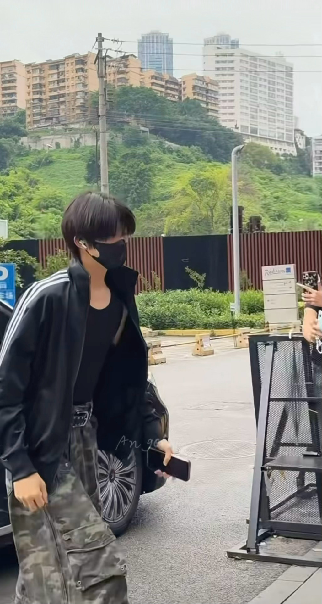 全体注意 今天里面穿的背心