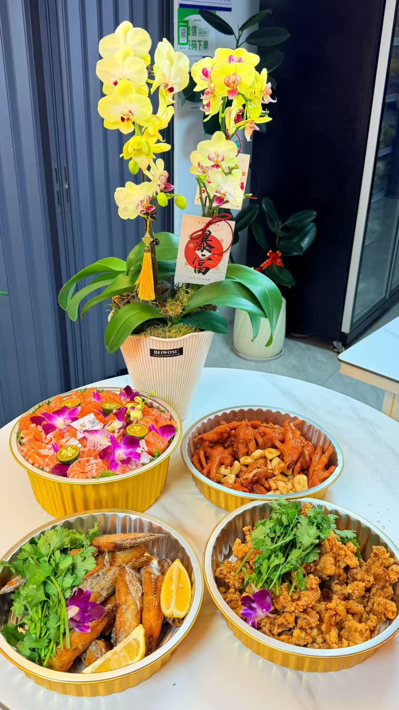 美食探店新发现，美味海鲜大餐等你来尝。