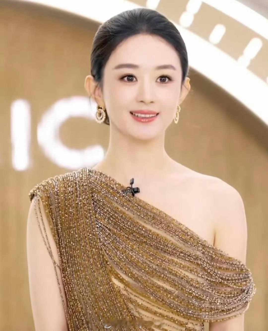 今天出席活动的赵丽颖、杨幂，85花的状态确实没话说[赞] ​​​