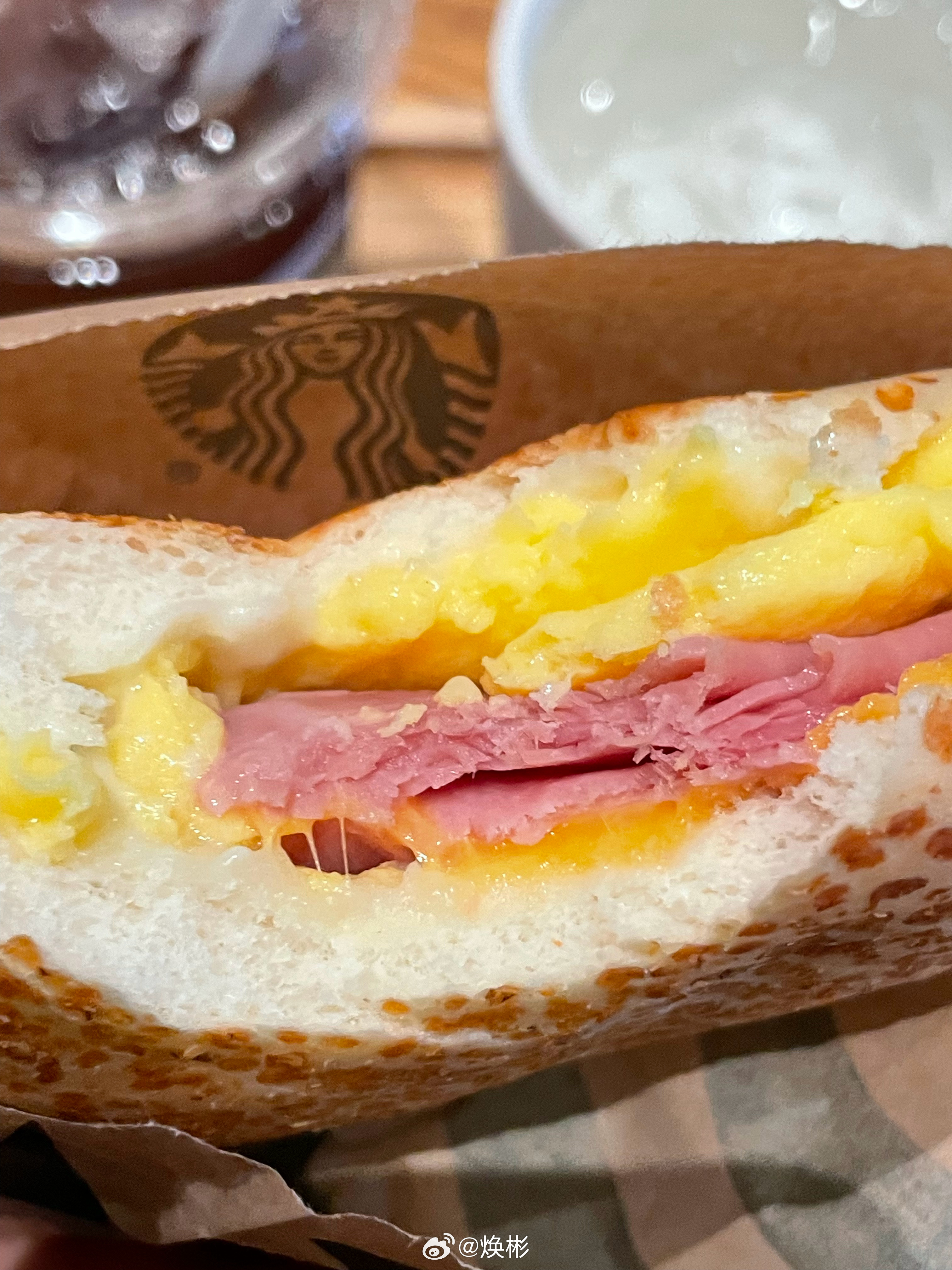 每天早睡早起喝冰美式刷微博看好看的小姐姐研究home键iPhone，保持作息规律