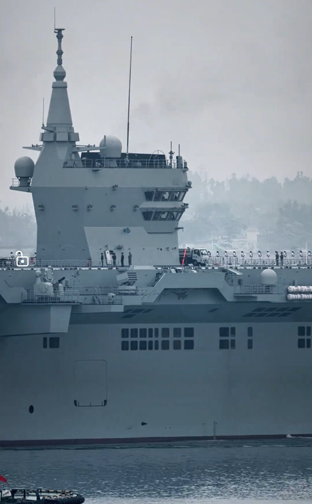 都黑了甲板车辆都上了，和003一样。中国海军076中国海军力量烽火问鼎计划