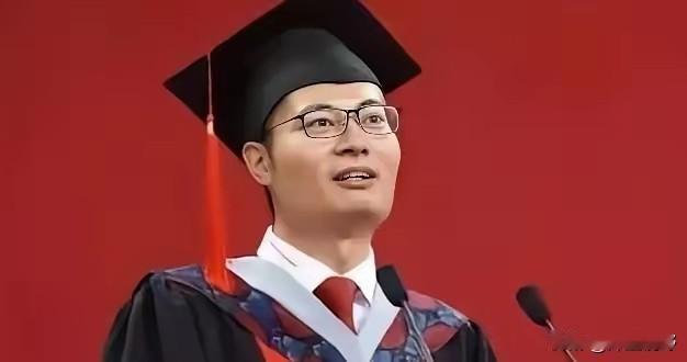 1999年，北大博士王永强携妻子移民美国，此后20年未曾回国与家人联系，其母亲病