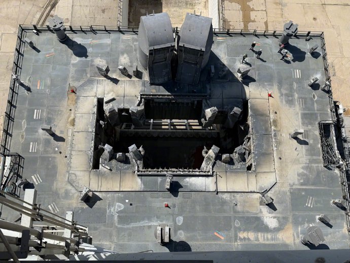 【烈焰塔架！阿尔忒弥斯2号 阿尔忒弥斯2号SLS发射后，LC-39B发射台的画面