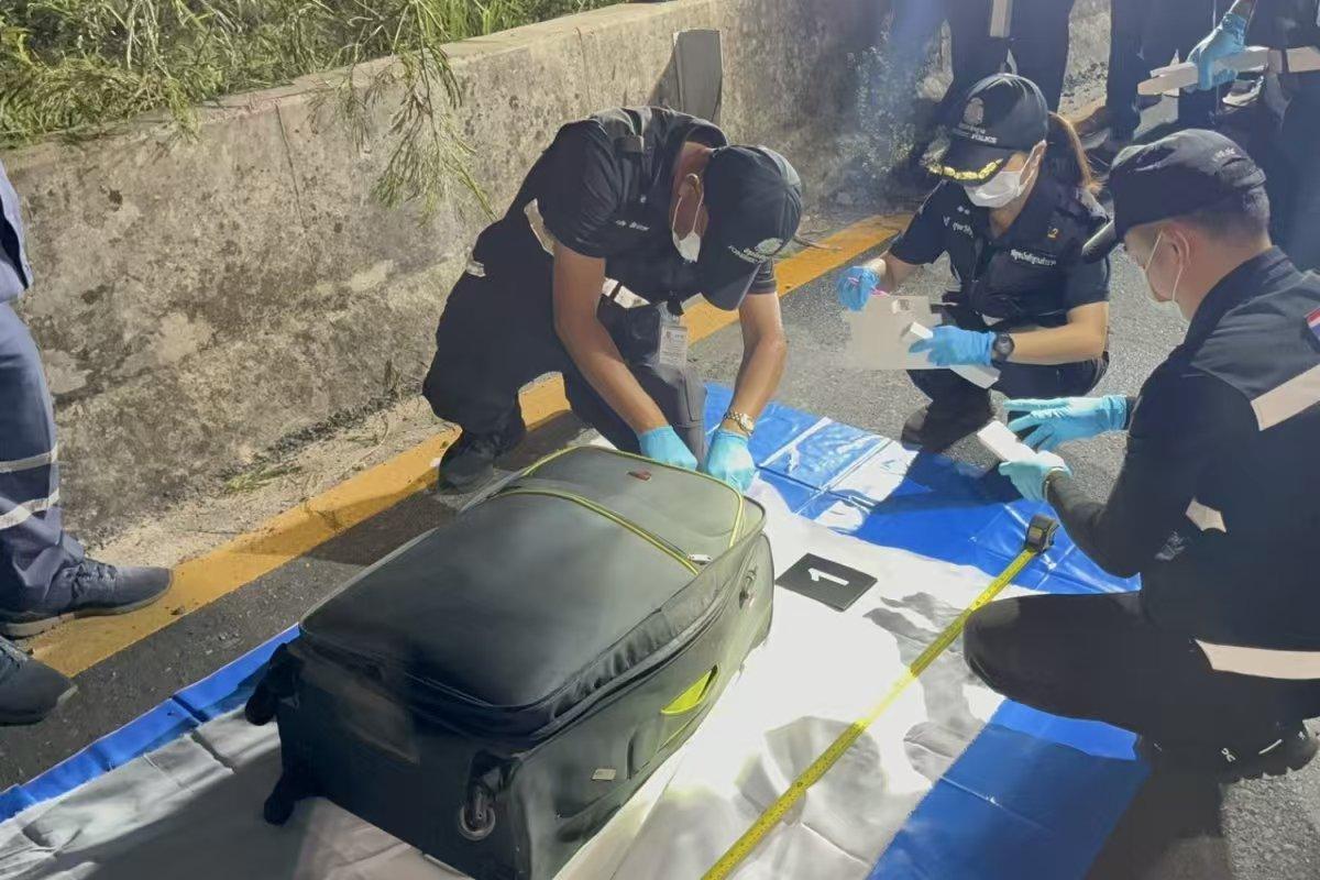 泰国芭提雅街头近日因一起恶性案件引发全民愤怒：澳大利亚男子西蒙因性交易费用纠纷，