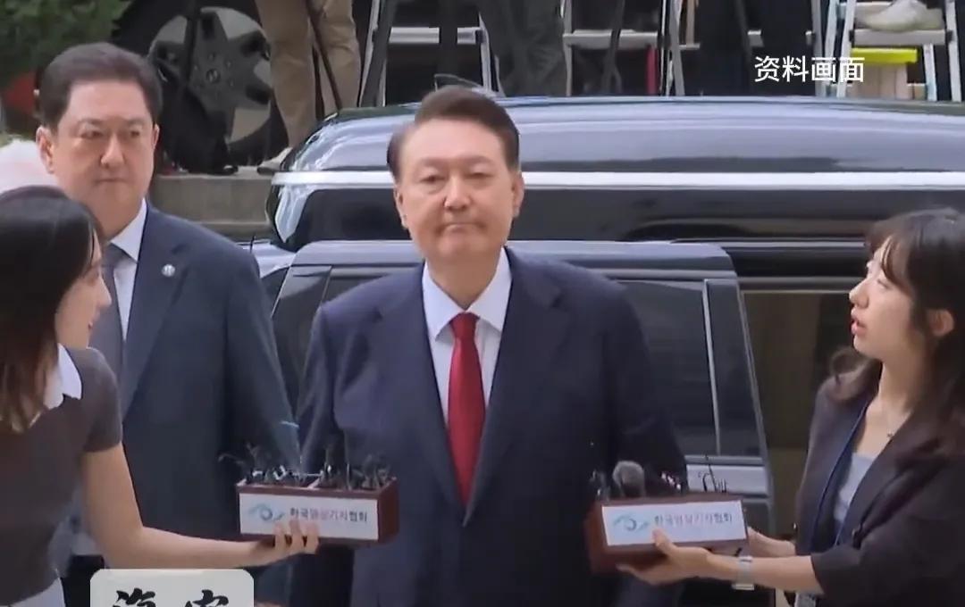 尹锡悦的拘留所单间面积成为韩国总统中最小，不足7平方米，只有6.6平方米。朴槿惠
