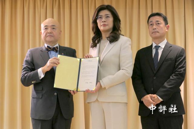 中招了！郑丽文向日本灾区捐款，日本选择在7月31号这一天专门感谢。
 
7月28