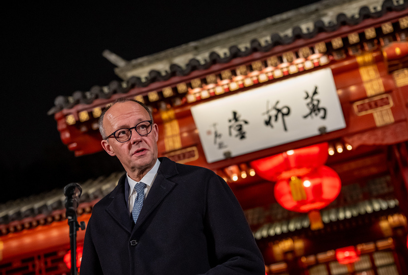 【#默茨称中方要订120架空客飞机#】2月25日，德国总理默茨抵达北京，开启为期