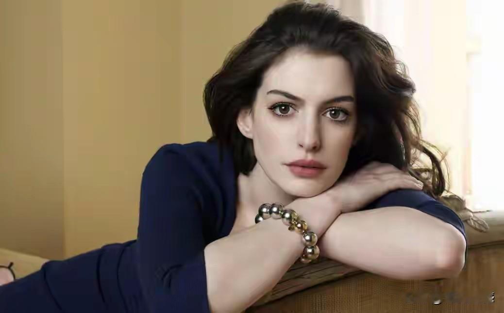 这个女子很漂亮，在美国是一个很有名气的女演员，这么漂亮的一个女子，居然也被扯进了