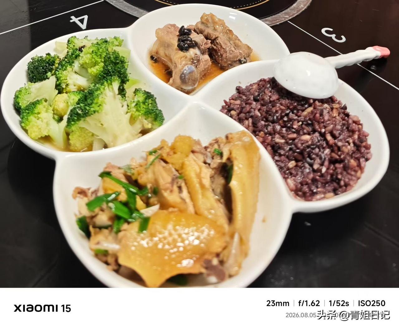 谁懂啊！这样吃午饭吃饱还没负罪感
 
终于不用纠结减脂期午饭该咋吃，今日份搭配直