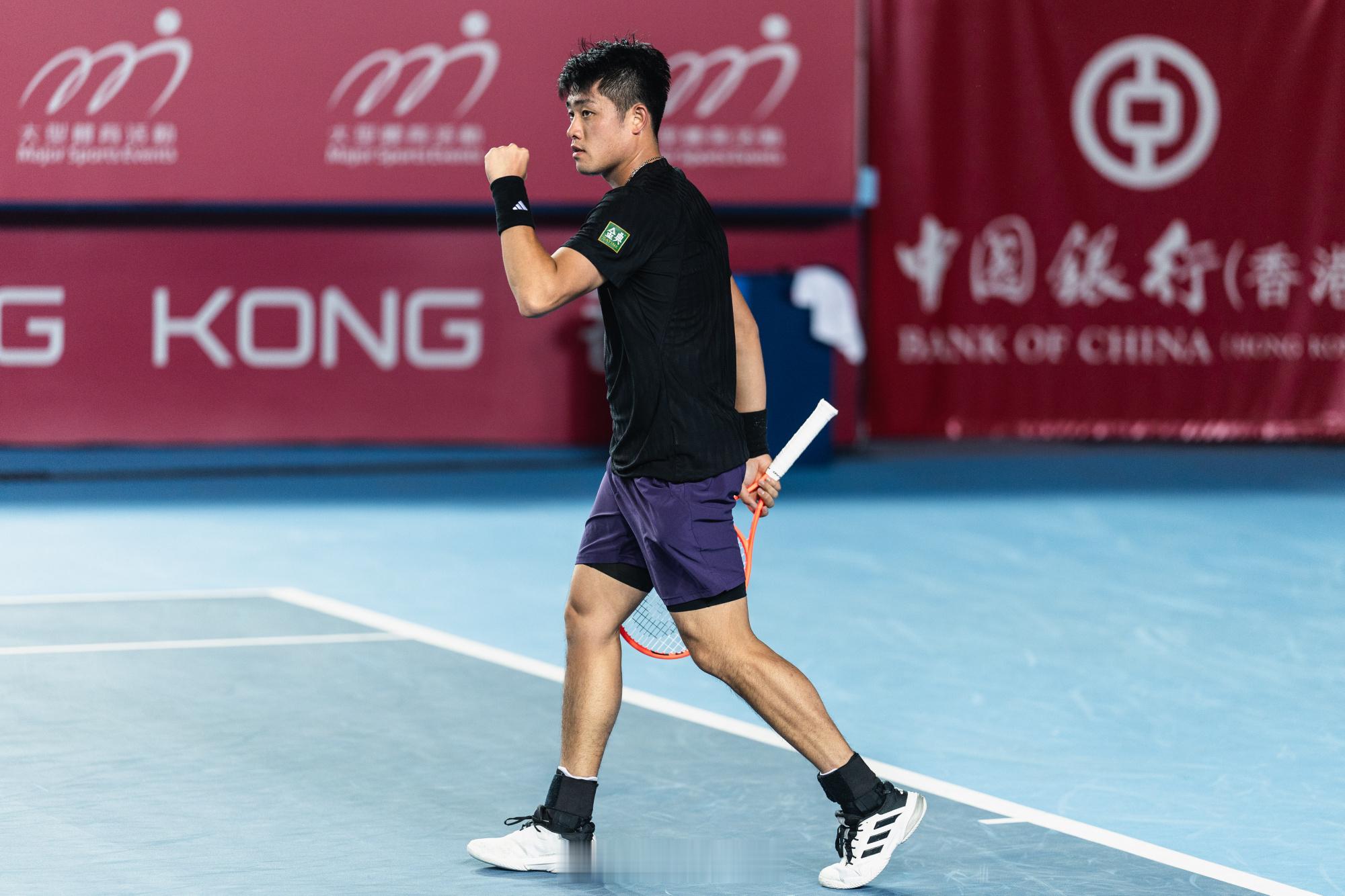 香港ATP250第二轮吴易昺🇨🇳以6-3/2-6/1-6负于三号种子卢布列夫